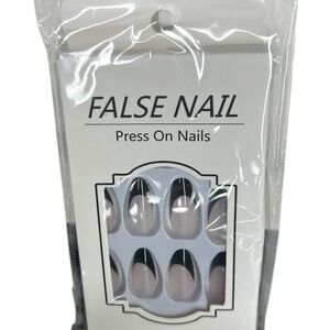 Elegant Press On Nails - Black and White